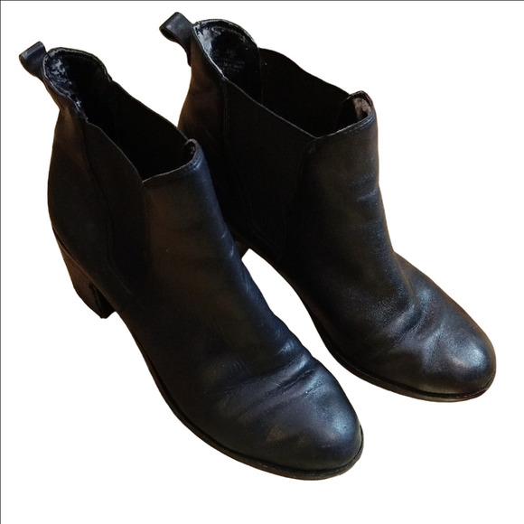 Sam Edelman Black Ankle Boots with V-Shaped Opening - Picture 1 of 6